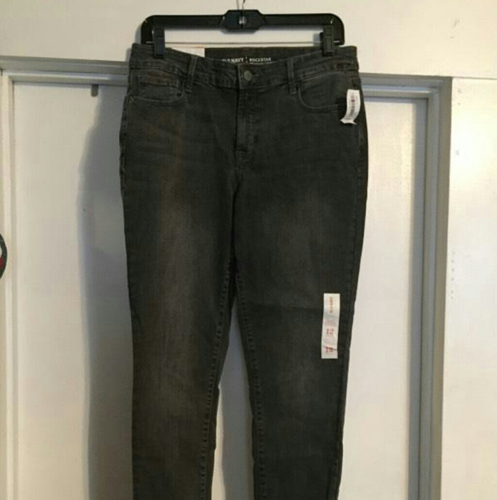 NWT Old Navy Charcoal Rockstar Super Skinny Jeans!